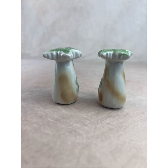Vintage Palm Tree Salt and Pepper Shakers - Picture 5 of 6